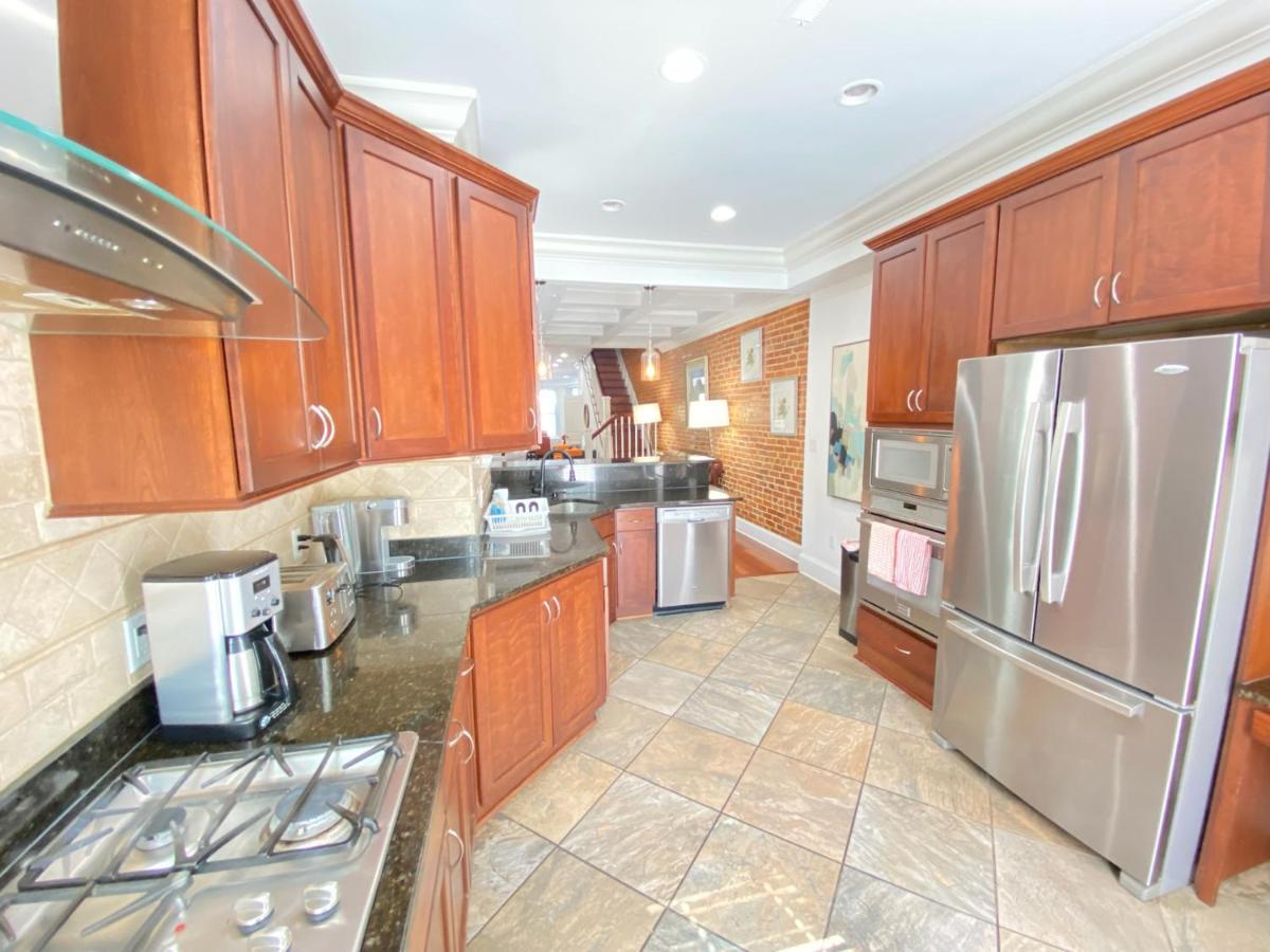 וושינגטון Classy Victorian Brownstone Subway Shopping מראה חיצוני תמונה