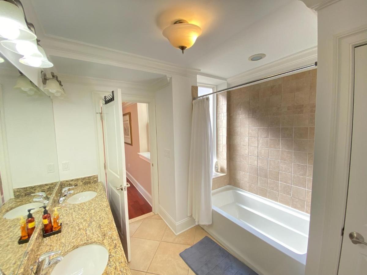 וושינגטון Classy Victorian Brownstone Subway Shopping מראה חיצוני תמונה