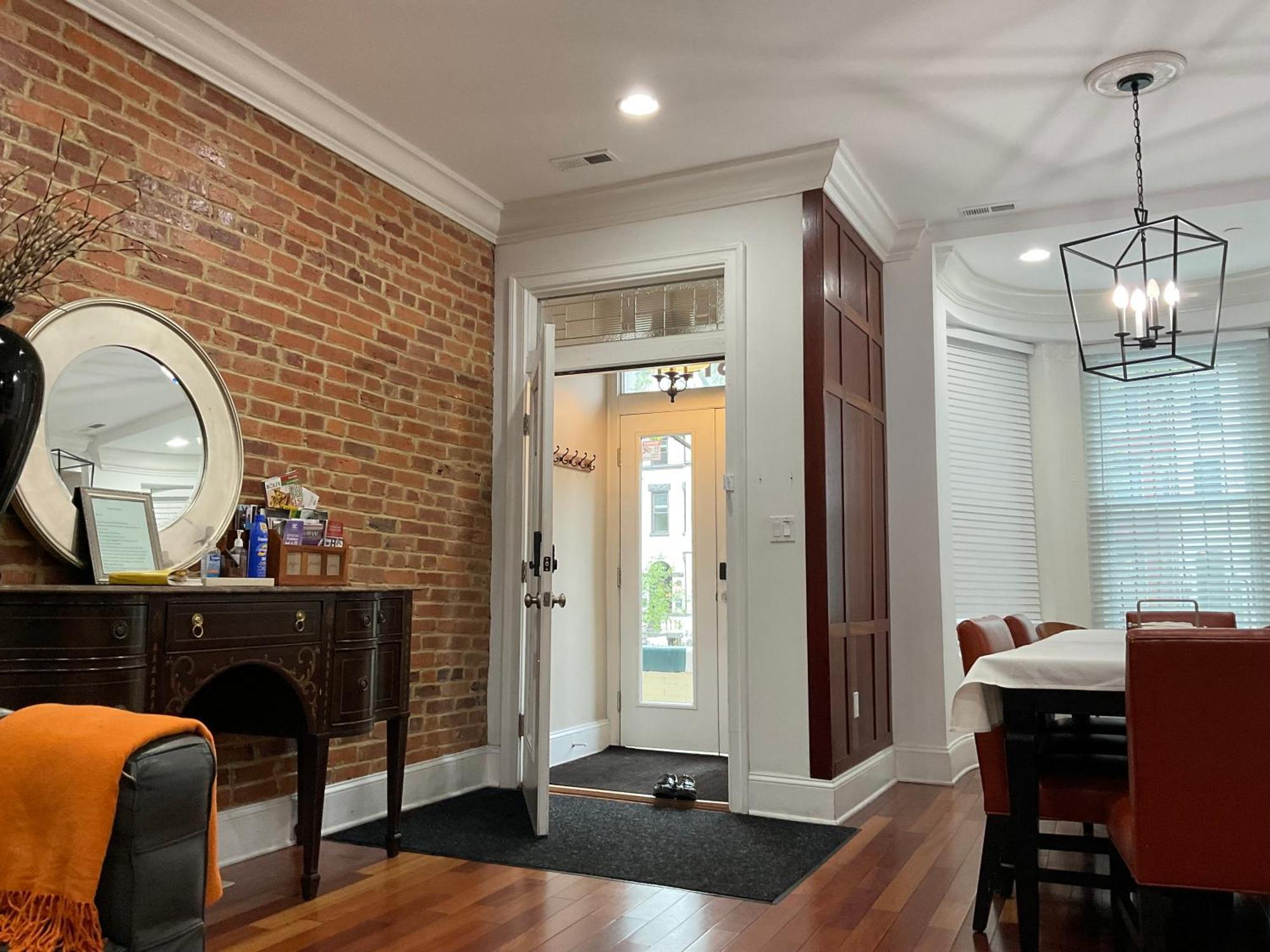 וושינגטון Classy Victorian Brownstone Subway Shopping מראה חיצוני תמונה